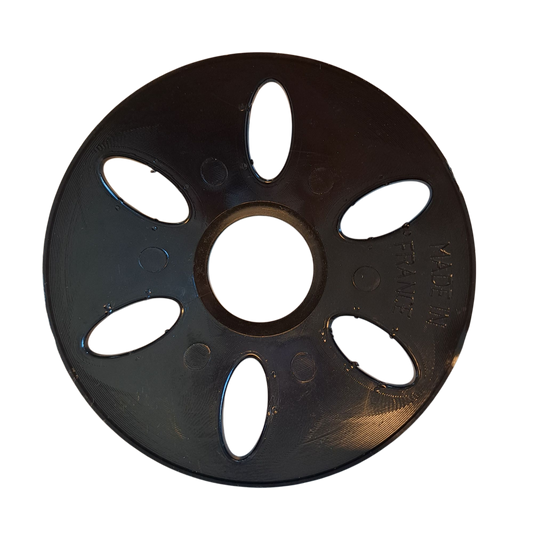 Cup saver i svart som löper lätt på flaggstången